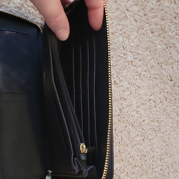 Steve Madden Black Wallet with Gold Accents NWOT - Picture 4 of 7